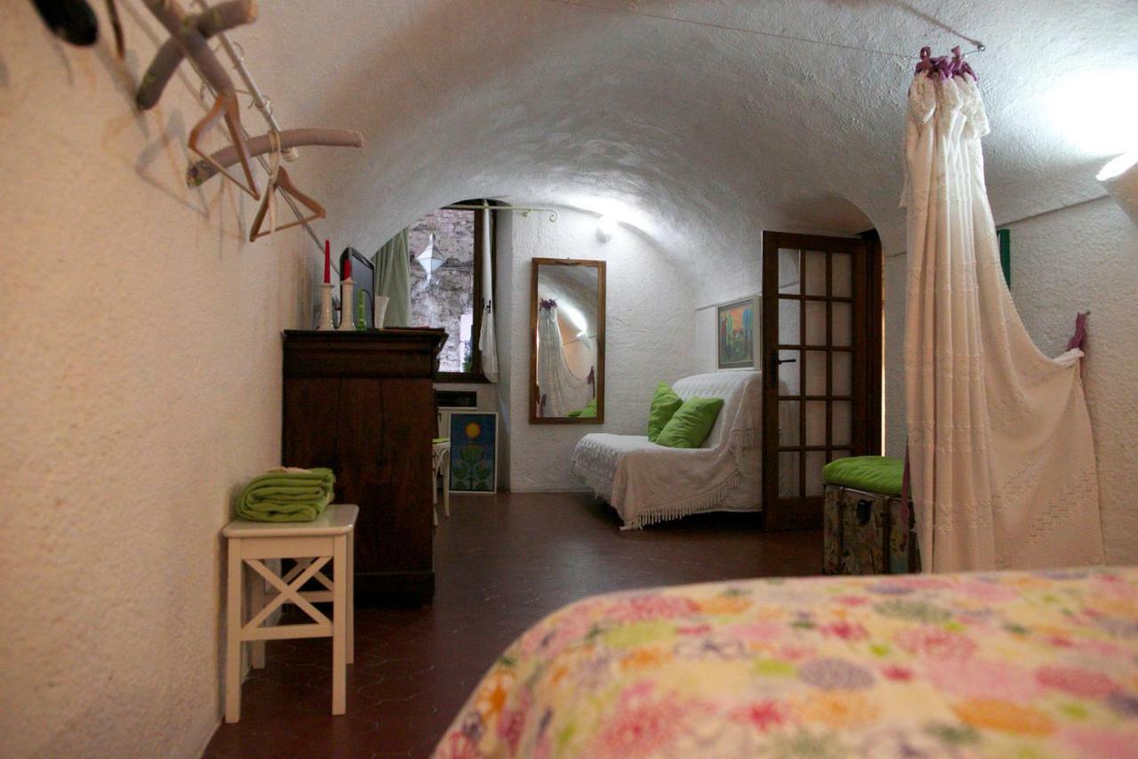 Appartamento Le Violette Dolceacqua Luaran gambar